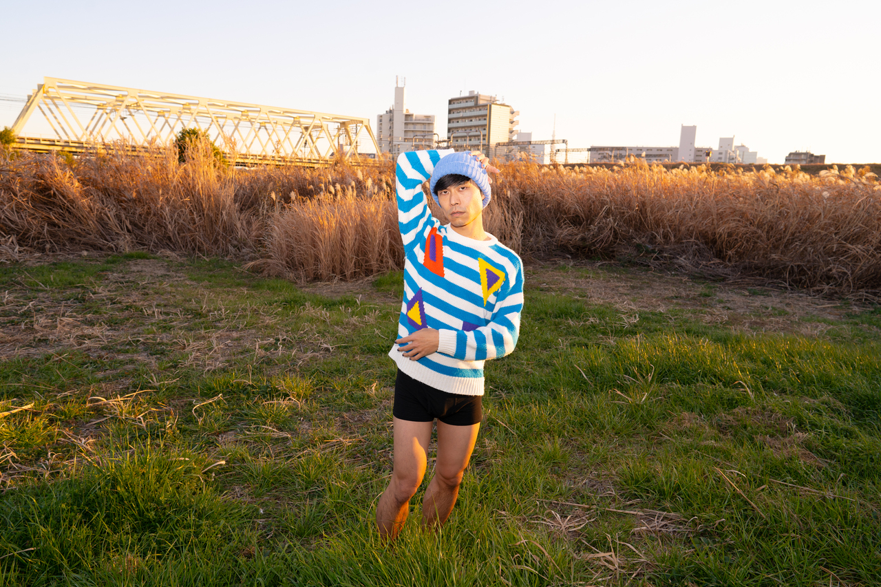 header image, naoto posing